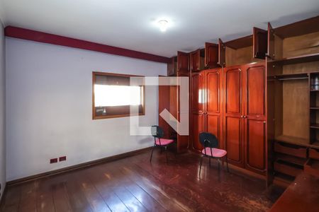 Casa à venda com 950m², 3 quartos e 2 vagas Casa à venda com 950m², 3 quartos e 2 vagasSuíte