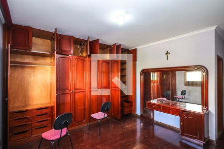 Casa à venda com 950m², 3 quartos e 2 vagas Casa à venda com 950m², 3 quartos e 2 vagasSuíte