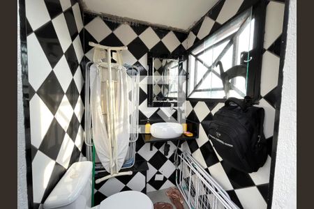 Apartamento à venda com 173m², 2 quartos e 2 vagas Apartamento à venda com 173m², 2 quartos e 2 vagasBanheiro de Serviço