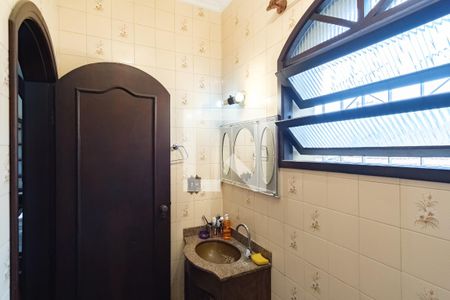 Casa à venda com 110m², 3 quartos e 2 vagasBanheiro Social