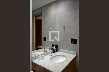 Banheiro de kitnet/studio para alugar com 1 quarto, 26m² em Sumarezinho, São Paulo
