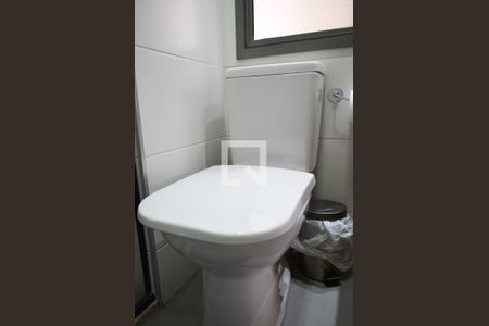 Banheiro de kitnet/studio para alugar com 1 quarto, 26m² em Sumarezinho, São Paulo