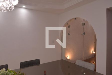 Casa à venda com 411m², 4 quartos e 6 vagasSala