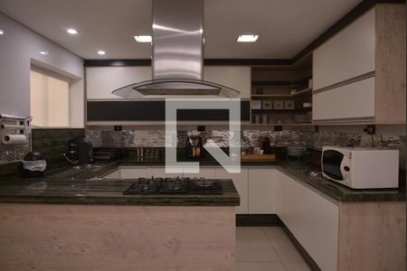 Casa à venda com 411m², 4 quartos e 6 vagasCozinha