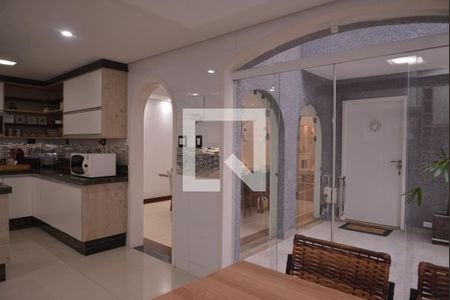 Casa à venda com 411m², 4 quartos e 6 vagasCozinha