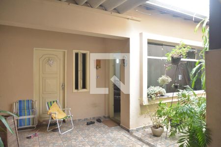 Casa à venda com 240m², 3 quartos e 5 vagasÁrea externa