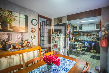 Casa à venda com 176m², 3 quartos e 2 vagas Casa à venda com 176m², 3 quartos e 2 vagasSala de Jantar
