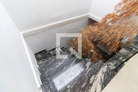 Casa à venda com 137m², 2 quartos e 2 vagas Casa à venda com 137m², 2 quartos e 2 vagasEscada