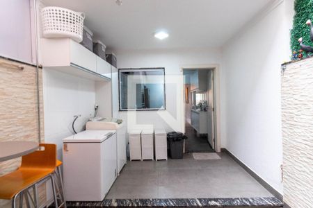 Casa à venda com 137m², 2 quartos e 2 vagas Casa à venda com 137m², 2 quartos e 2 vagasLavanderia