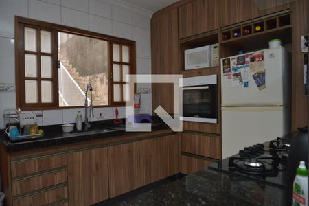 Casa à venda com 150m², 4 quartos e 2 vagasCozinha - Armários