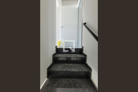 Apartamento à venda com 100m², 2 quartos e 2 vagas Apartamento à venda com 100m², 2 quartos e 2 vagasEscada