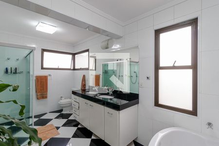 Apartamento à venda com 300m², 4 quartos e 4 vagasBanheiro da Suíte 1