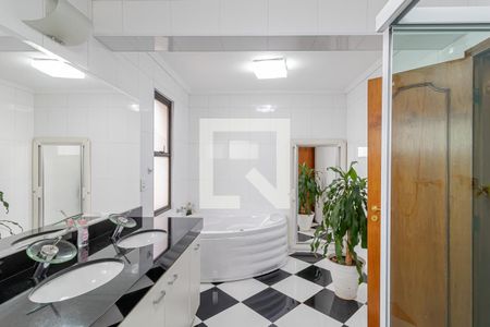 Apartamento à venda com 300m², 4 quartos e 4 vagasBanheiro da Suíte 1