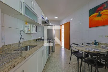 Apartamento à venda com 221m², 4 quartos e 4 vagasCozinha