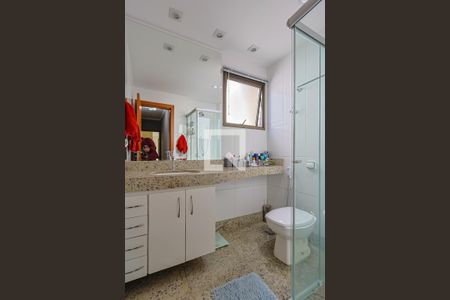 Apartamento à venda com 221m², 4 quartos e 4 vagasBanheiro 2