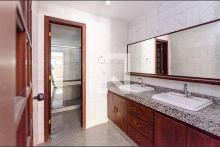 Apartamento para alugar com 600m², 5 quartos e 1 vaga Apartamento para alugar com 600m², 5 quartos e 1 vagaBanheiro