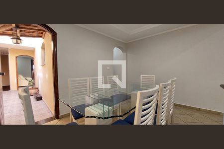 Casa à venda com 230m², 3 quartos e 3 vagas Casa à venda com 230m², 3 quartos e 3 vagasCopa