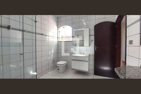 Casa à venda com 230m², 3 quartos e 3 vagas Casa à venda com 230m², 3 quartos e 3 vagasBanheiro 2