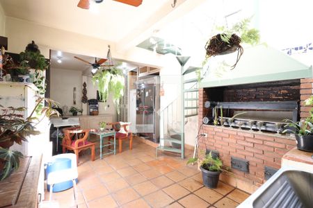 Casa à venda com 232m², 2 quartos e 1 vagaQuintal