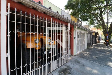Casa à venda com 232m², 2 quartos e 1 vaga Casa à venda com 232m², 2 quartos e 1 vagaFachada