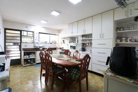 Casa à venda com 232m², 2 quartos e 1 vagaCozinha