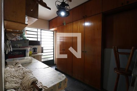 Casa à venda com 232m², 2 quartos e 1 vagaQuarto de Serviço