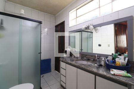 Casa à venda com 232m², 2 quartos e 1 vagaBanheiro da Suíte