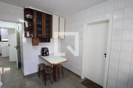 Apartamento à venda com 143m², 4 quartos e 2 vagasCozinha