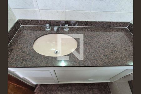 Apartamento para alugar com 202m², 3 quartos e 3 vagas Apartamento para alugar com 202m², 3 quartos e 3 vagasBanheiro da Suíte 2