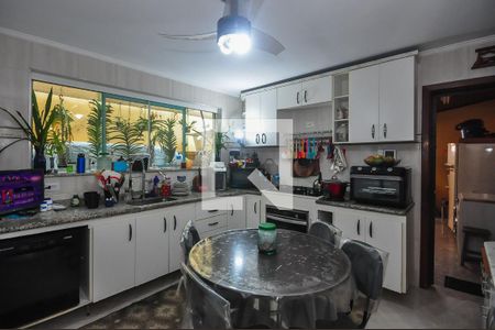 Casa à venda com 194m², 3 quartos e 4 vagas Casa à venda com 194m², 3 quartos e 4 vagasCozinha