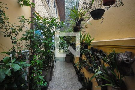 Casa à venda com 194m², 3 quartos e 4 vagas Casa à venda com 194m², 3 quartos e 4 vagasCorredor Lateral