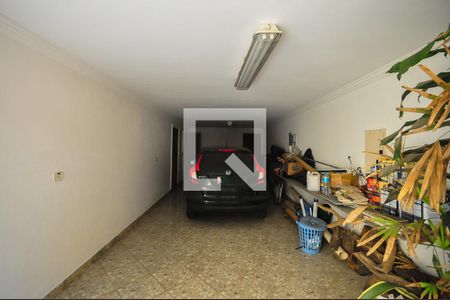 Casa à venda com 194m², 3 quartos e 4 vagas Casa à venda com 194m², 3 quartos e 4 vagasGaragem