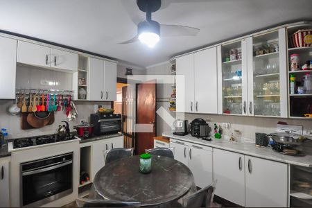 Casa à venda com 194m², 3 quartos e 4 vagas Casa à venda com 194m², 3 quartos e 4 vagasCozinha