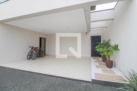 Casa de condomínio à venda com 235m², 3 quartos e 4 vagas Casa de condomínio à venda com 235m², 3 quartos e 4 vagasGaragem