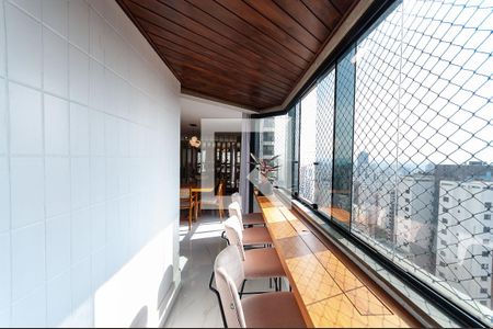 Apartamento à venda com 155m², 3 quartos e 3 vagas Apartamento à venda com 155m², 3 quartos e 3 vagasVaranda