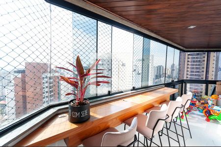 Apartamento à venda com 155m², 3 quartos e 3 vagas Apartamento à venda com 155m², 3 quartos e 3 vagasVaranda