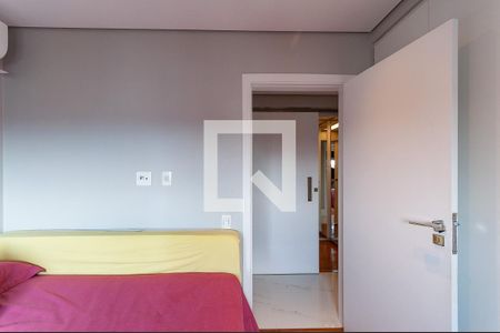 Apartamento à venda com 155m², 3 quartos e 3 vagas Apartamento à venda com 155m², 3 quartos e 3 vagasQuarto 2 Suíte