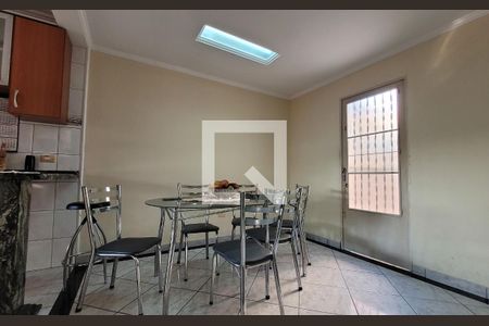 Casa à venda com 244m², 3 quartos e 5 vagas Casa à venda com 244m², 3 quartos e 5 vagasSala de jantar