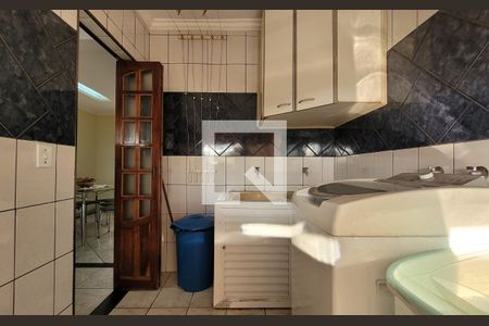 Casa à venda com 244m², 3 quartos e 5 vagas Casa à venda com 244m², 3 quartos e 5 vagasLavanderia