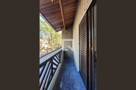 Casa à venda com 244m², 3 quartos e 5 vagas Casa à venda com 244m², 3 quartos e 5 vagasSacada