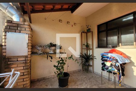 Casa à venda com 244m², 3 quartos e 5 vagas Casa à venda com 244m², 3 quartos e 5 vagasArea externa