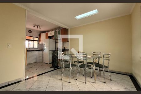 Casa à venda com 244m², 3 quartos e 5 vagas Casa à venda com 244m², 3 quartos e 5 vagasSala de jantar