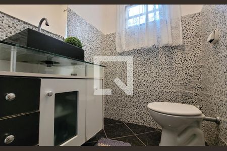 Casa à venda com 244m², 3 quartos e 5 vagas Casa à venda com 244m², 3 quartos e 5 vagasBanheiro 2