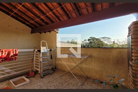 Casa à venda com 244m², 3 quartos e 5 vagas Casa à venda com 244m², 3 quartos e 5 vagasArea externa