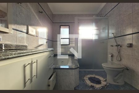 Casa à venda com 244m², 3 quartos e 5 vagas Casa à venda com 244m², 3 quartos e 5 vagasBanheiro da suíte