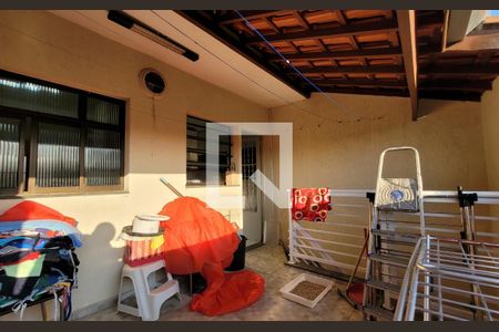 Casa à venda com 244m², 3 quartos e 5 vagas Casa à venda com 244m², 3 quartos e 5 vagasArea externa