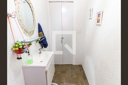 Casa à venda com 280m², 4 quartos e 2 vagas Casa à venda com 280m², 4 quartos e 2 vagasLavabo