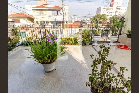 Casa à venda com 280m², 4 quartos e 2 vagas Casa à venda com 280m², 4 quartos e 2 vagasVaranda