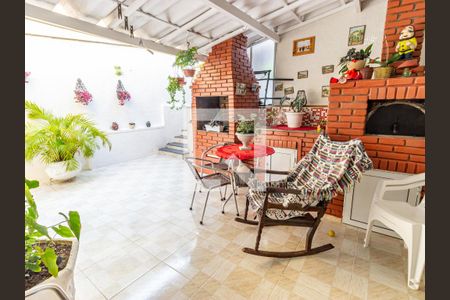 Casa à venda com 280m², 4 quartos e 2 vagas Casa à venda com 280m², 4 quartos e 2 vagasÁrea de Serviço e Quintal