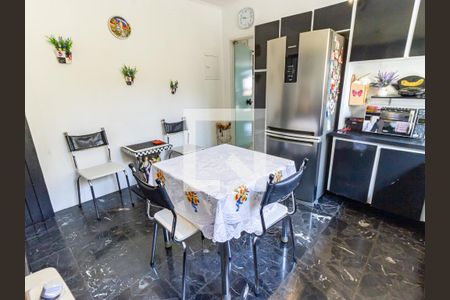 Casa à venda com 280m², 4 quartos e 2 vagas Casa à venda com 280m², 4 quartos e 2 vagasCozinha